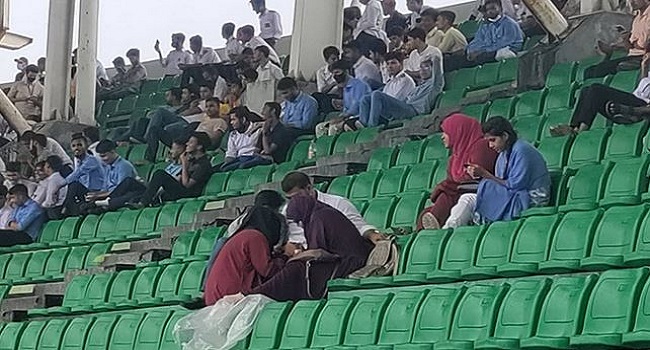 মিরপুর গ্যালারিতে দর্শকরা মজেছেন লুডুতে